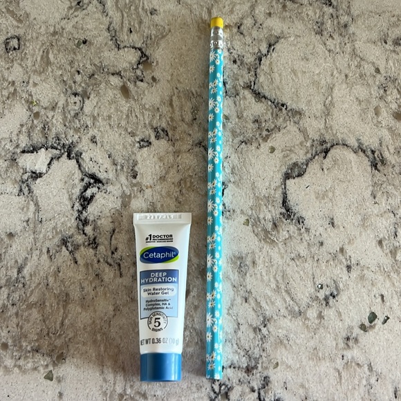 4/$14 Cetaphil Deep Hydration Skin Restoring Water Gel, Travel Size 0.36 oz, NEW - Picture 3 of 3